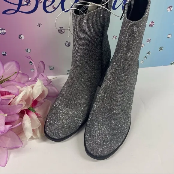 GLITTERING SILVER BOOTS