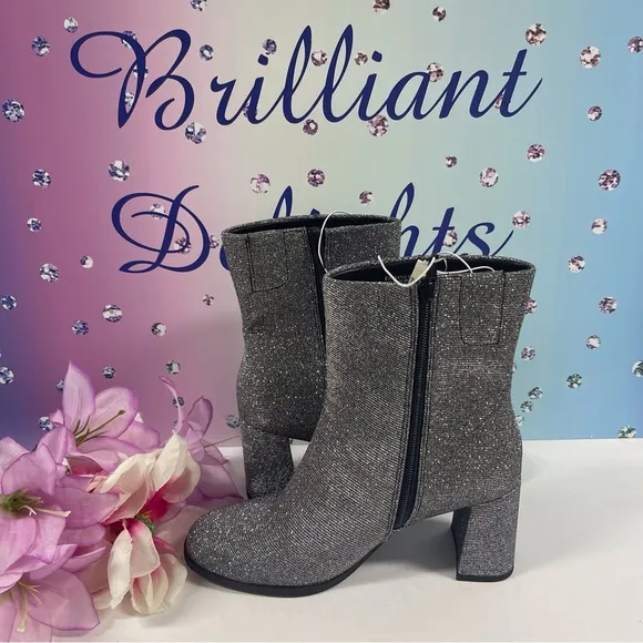 GLITTERING SILVER BOOTS