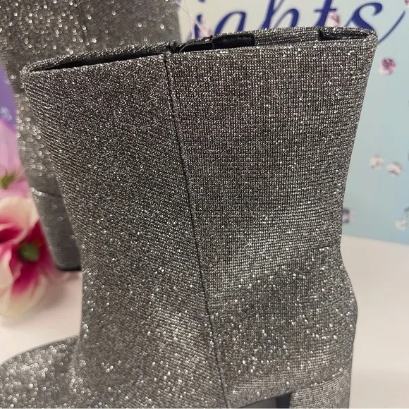 GLITTERING SILVER BOOTS