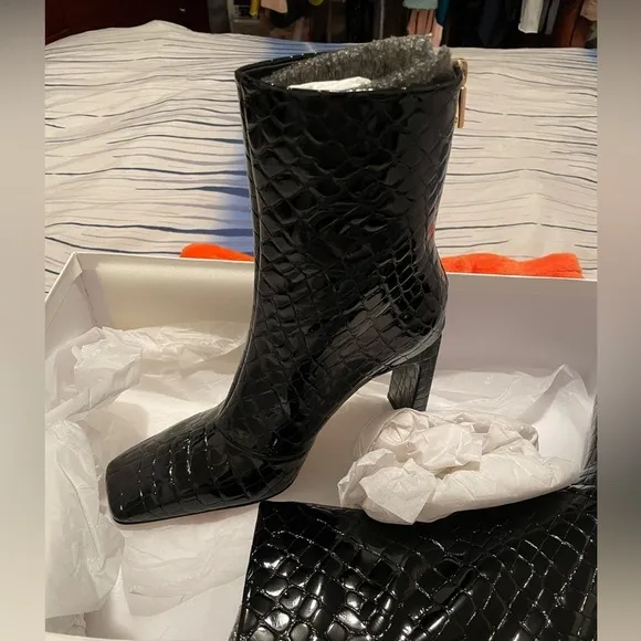 Good American croc embossed patent leather boots