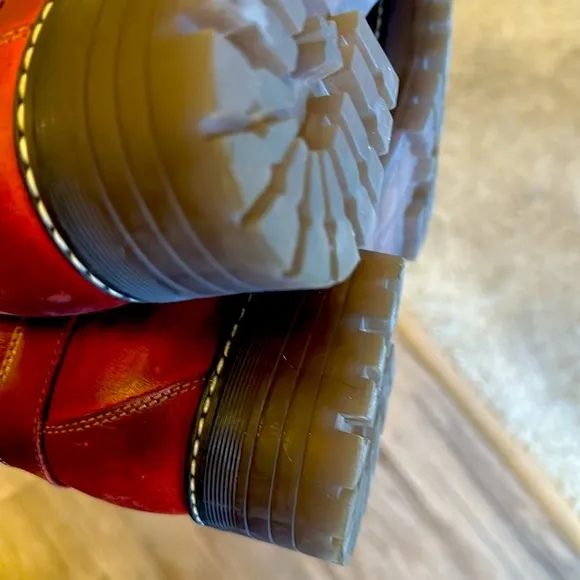 GORGEOUS Taos GUSTO Boot! Size 39 Women’s RED (LIKE NEW)
