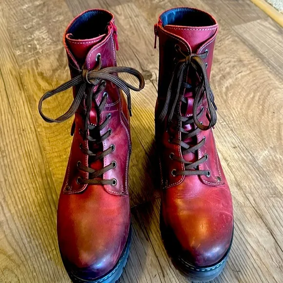GORGEOUS Taos GUSTO Boot! Size 39 Women’s RED (LIKE NEW)