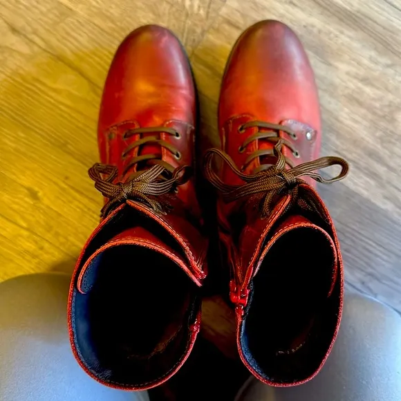 GORGEOUS Taos GUSTO Boot! Size 39 Women’s RED (LIKE NEW)