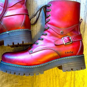 GORGEOUS Taos GUSTO Boot! Size 39 Women’s RED (LIKE NEW)