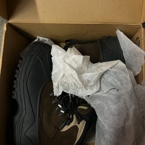 Grizzly GRANDE Black Water Resistant Winter Snow Boots Boys Size 6