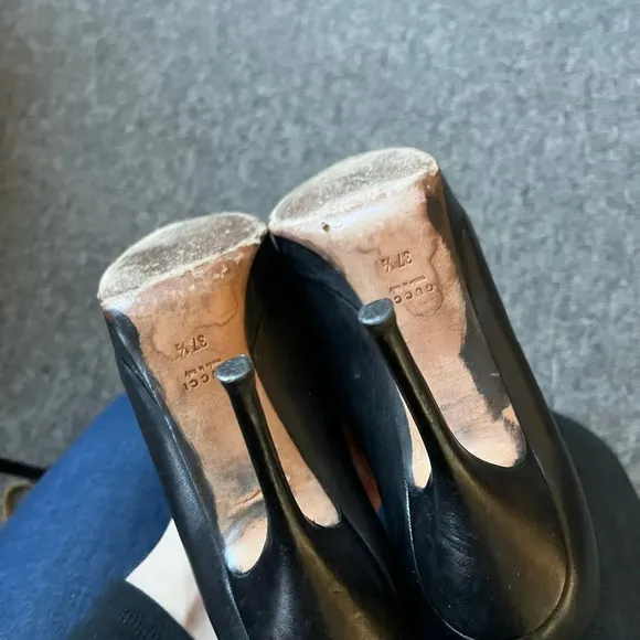 Gucci Black Pump Heels, size 37