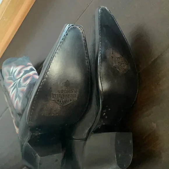 Harley Davidson Women’s Cowgirl Boots Rare find! Size 6.5 NWOT