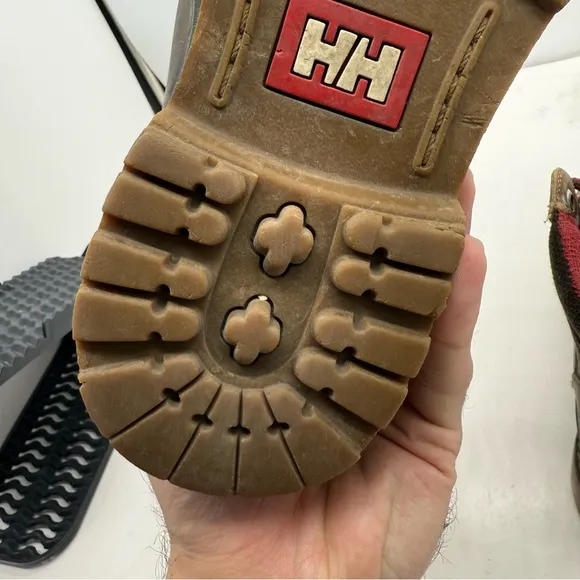 Helly Hansen Boots Mens 9 Cold Weather Leather Ankle Shoes Y2K Waterproof Work