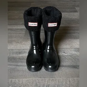 Hunter, Gloss-Black, Women’s Original Short Boot (Size 6) &amp; 2 Pair of Boot Socks