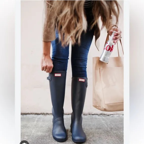 Hunter Navy Matt Tall Rain Boots Navy- wore one times, mint condition
