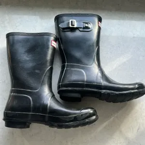 Hunter Original Short Gloss Rain Boots Black 7M/8F W23700