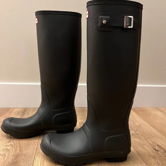 Hunter Women’s Original Tall Rain Boots Matte Black size 8
