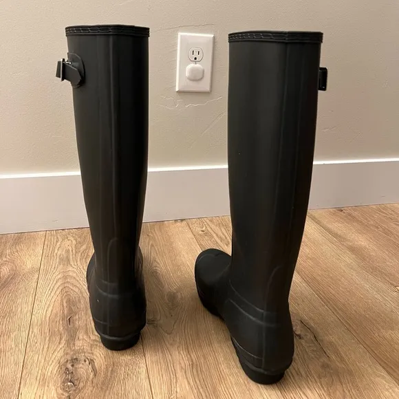 Hunter Women’s Original Tall Rain Boots Matte Black size 8