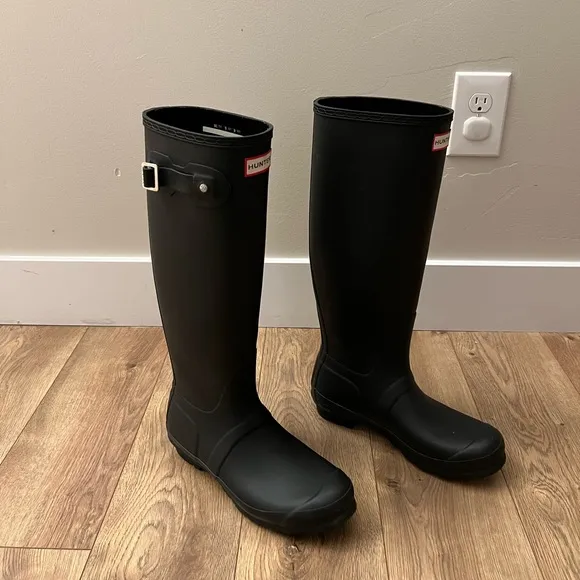 Hunter Women’s Original Tall Rain Boots Matte Black size 8