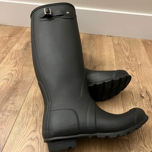 Hunter Women’s Original Tall Rain Boots Matte Black size 8