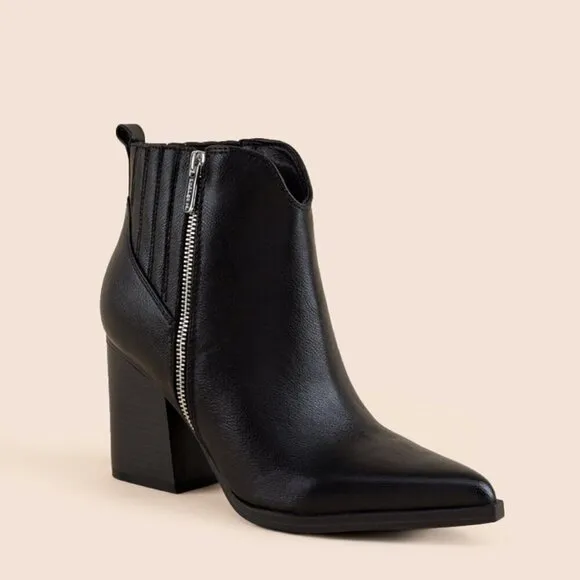 indigo rd. Oligai Ankle Boot in Black