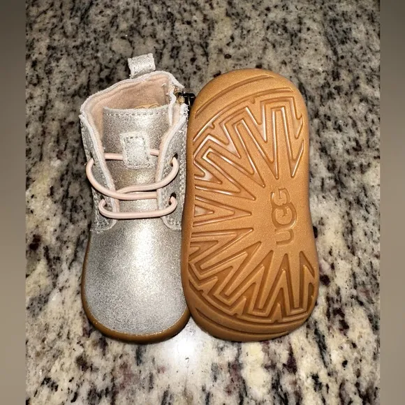 Infant UGG Kirtjan Metallic Chukka Boots - 2/3C