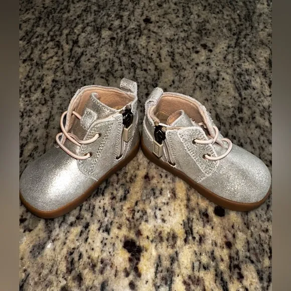 Infant UGG Kirtjan Metallic Chukka Boots - 2/3C