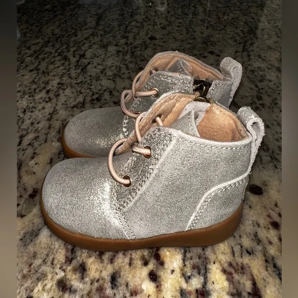 Infant UGG Kirtjan Metallic Chukka Boots - 2/3C