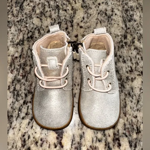 Infant UGG Kirtjan Metallic Chukka Boots - 2/3C