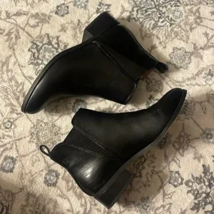 J. CREW Style BJ254 Black Faux Leather Boots Size 7.5