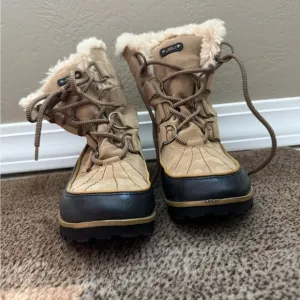 JBU Tan and Black Winter Boots