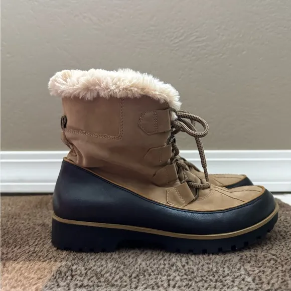 JBU Tan and Black Winter Boots