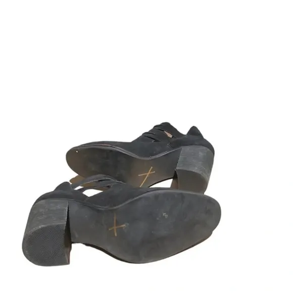Jeffrey Campbell Black Almond Toe with Buckle Block Heel Boot Ankle Boots Size 8