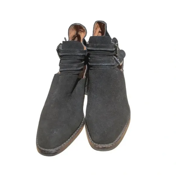 Jeffrey Campbell Black Almond Toe with Buckle Block Heel Boot Ankle Boots Size 8
