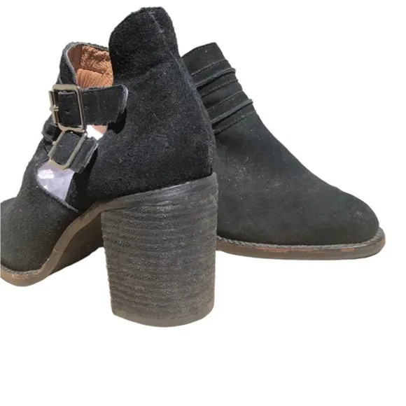 Jeffrey Campbell Black Almond Toe with Buckle Block Heel Boot Ankle Boots Size 8