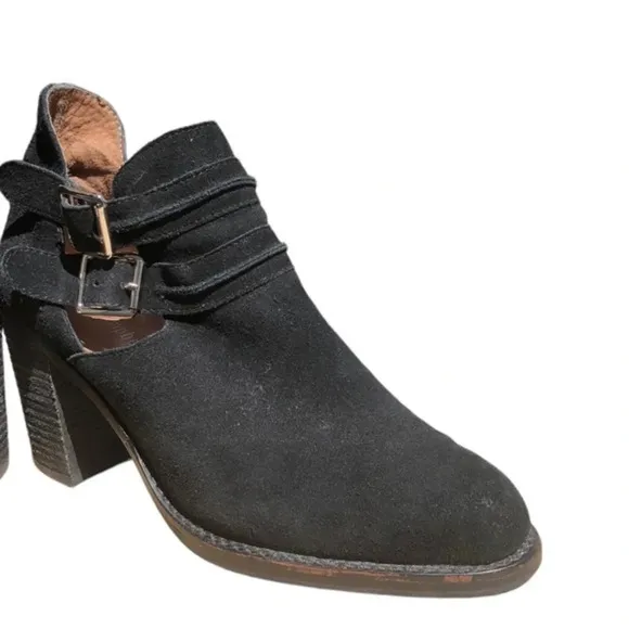 Jeffrey Campbell Black Almond Toe with Buckle Block Heel Boot Ankle Boots Size 8