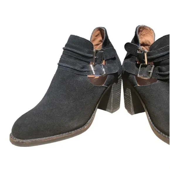 Jeffrey Campbell Black Almond Toe with Buckle Block Heel Boot Ankle Boots Size 8