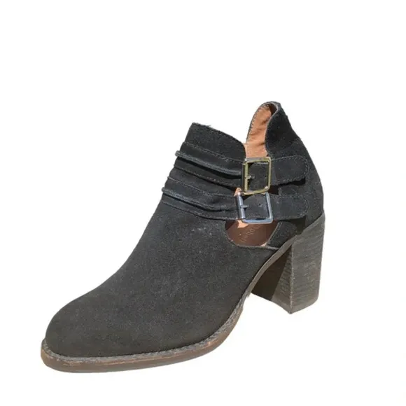 Jeffrey Campbell Black Almond Toe with Buckle Block Heel Boot Ankle Boots Size 8