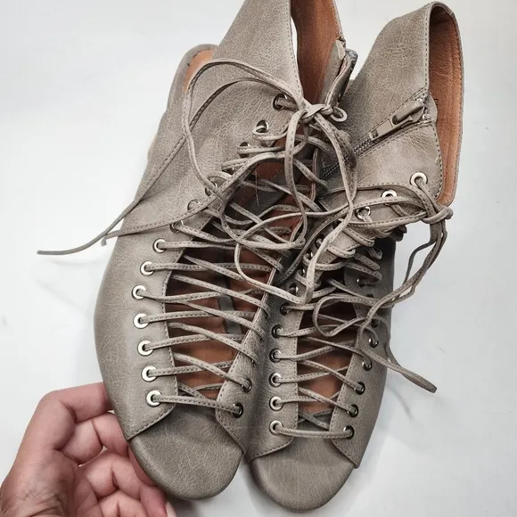 Jeffrey Campbell Covets lace up heels Open Toe Tan Size 10