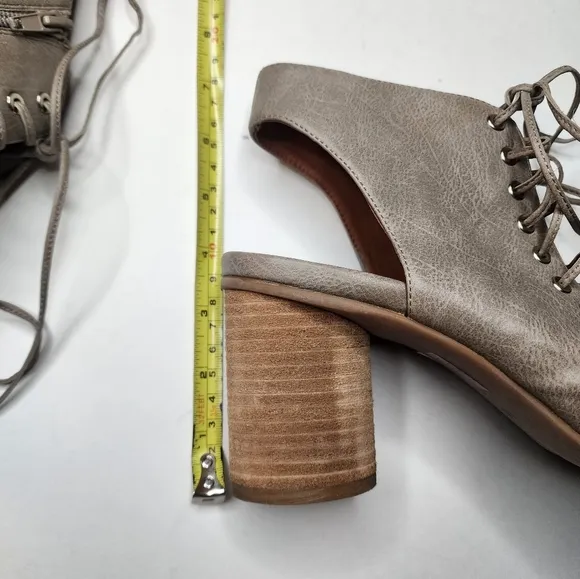 Jeffrey Campbell Covets lace up heels Open Toe Tan Size 10
