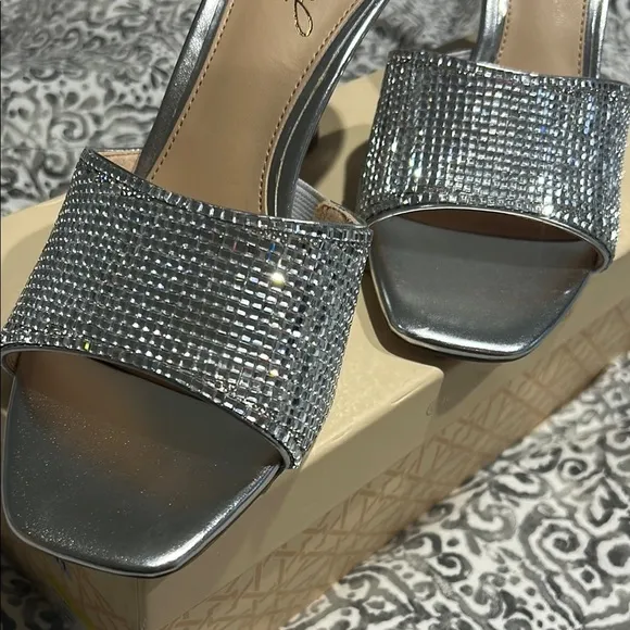 Jewel Badgley Mischka Allison Silmet Silver Women's Heels size 7.5 BNIB
