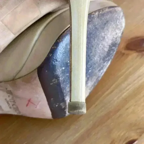 Jimmy Choo Nude Patent Leather 247 Crown Peep Toe Size Italy 38 1/2 US 8.5