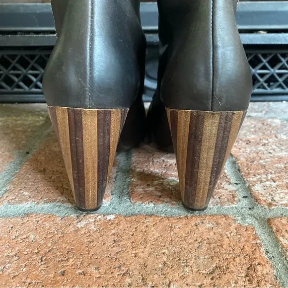 JOHN FLUEVOG Blind Faith Wooden Heel Tall Full Zip Boots SZ 9 Brown Leather