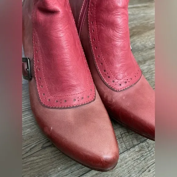 JOHN FLUEVOG Leather Victorian Accent Buttons Short Boots Shoes 6