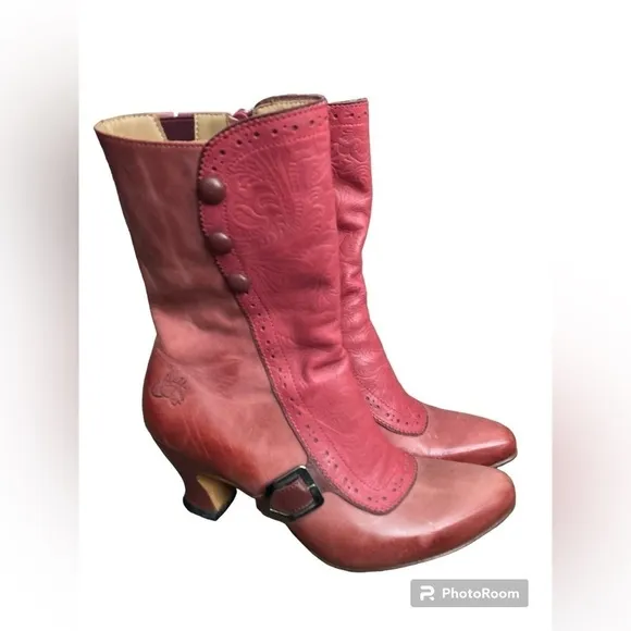 JOHN FLUEVOG Leather Victorian Accent Buttons Short Boots Shoes 6