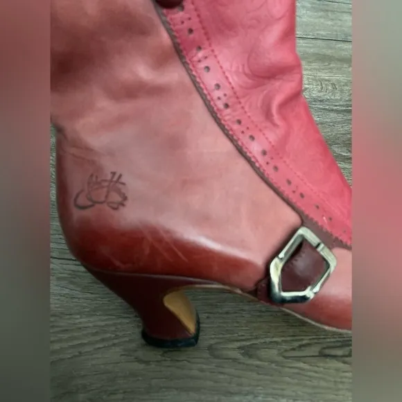 JOHN FLUEVOG Leather Victorian Accent Buttons Short Boots Shoes 6