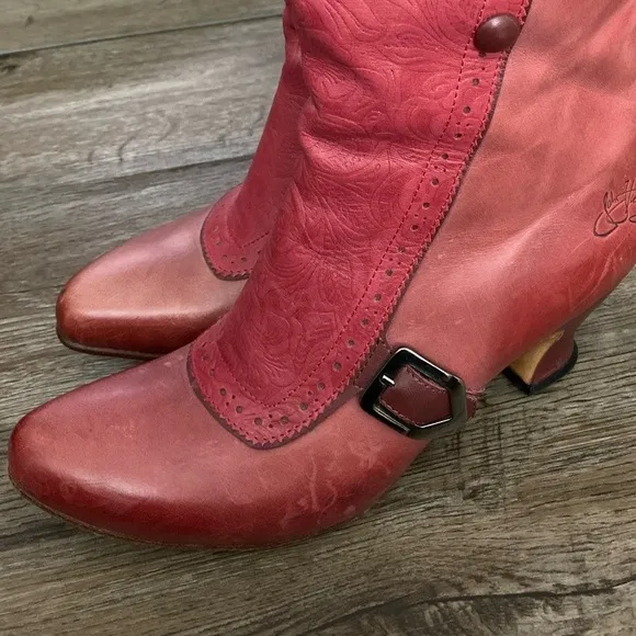 JOHN FLUEVOG Leather Victorian Accent Buttons Short Boots Shoes 6