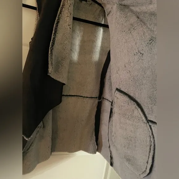 Jones New York Sweater black and gray