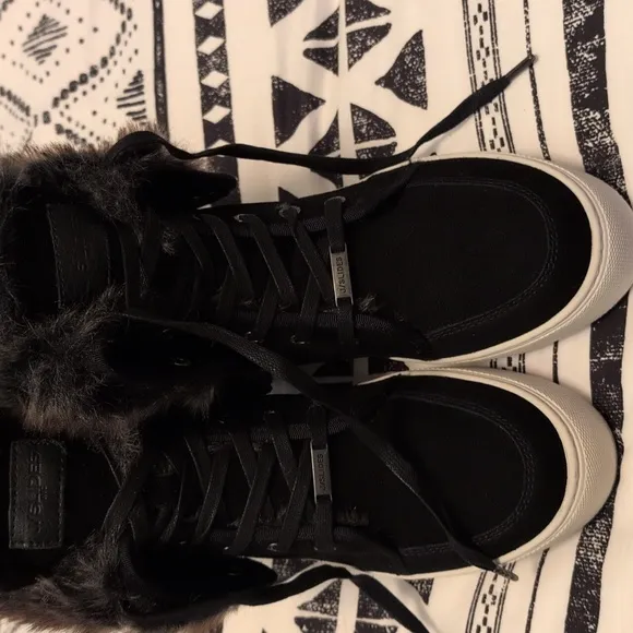J/Slides NYC Women's‎ Black Torrie Water-Resistant Faux-Fur Boots Size 7.5 NWOB
