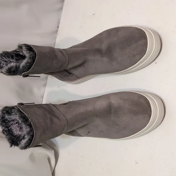 J/Slides Womens Gray Double Zip Suede  Boots Lined With Faux Fur Size 9