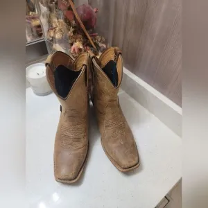 JUSTIN GYPSY- Brown Leather Embroidered Cowboy boots size 7 B