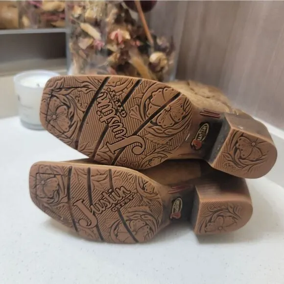 JUSTIN GYPSY- Brown Leather Embroidered Cowboy boots size 7 B