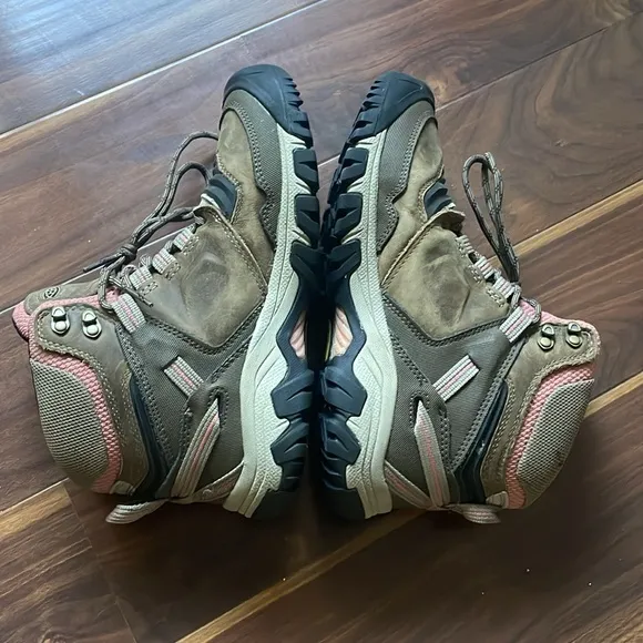 Keen Size 9.5 Alamosa Mid Hiking Boot Gargoyle grey/olive Outdoors Travel