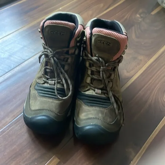 Keen Size 9.5 Alamosa Mid Hiking Boot Gargoyle grey/olive Outdoors Travel