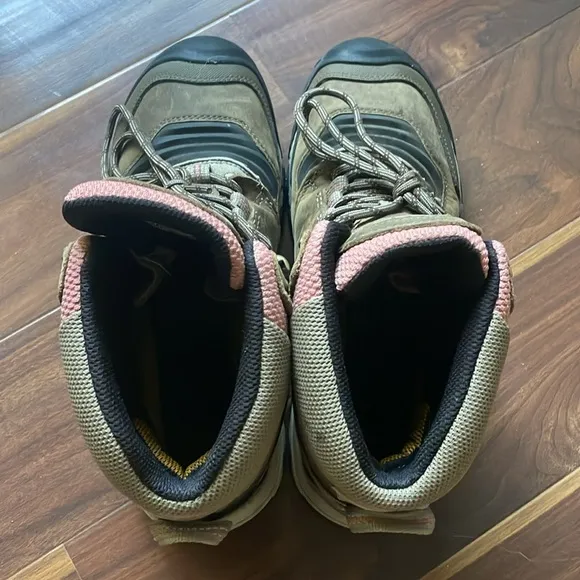 Keen Size 9.5 Alamosa Mid Hiking Boot Gargoyle grey/olive Outdoors Travel